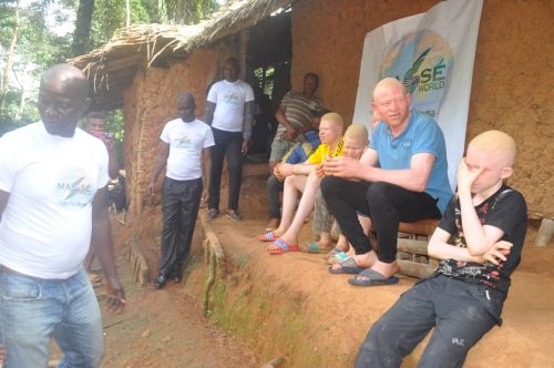 MW-volunteers-meeting-with-people-with-albinism