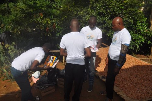 MW-volunteers-preparing-for-the-distribution-of-school-supplies