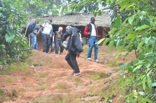 MW-volunteers-reaching-remote-areas-in-rural-Cameroon-to-provide-assistance- 