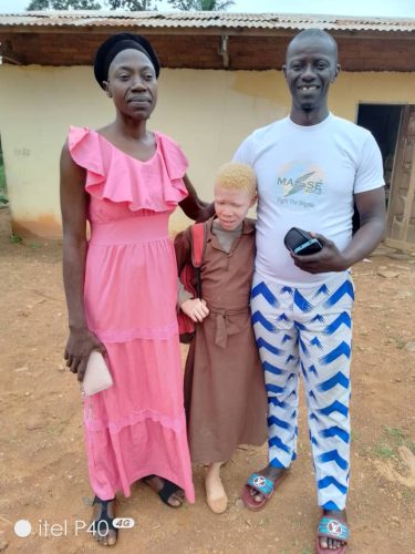 MW-volunteers-visiting-Merveille-at-school